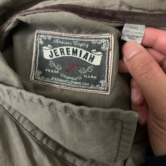 Mens button up - Picture 3 of 3